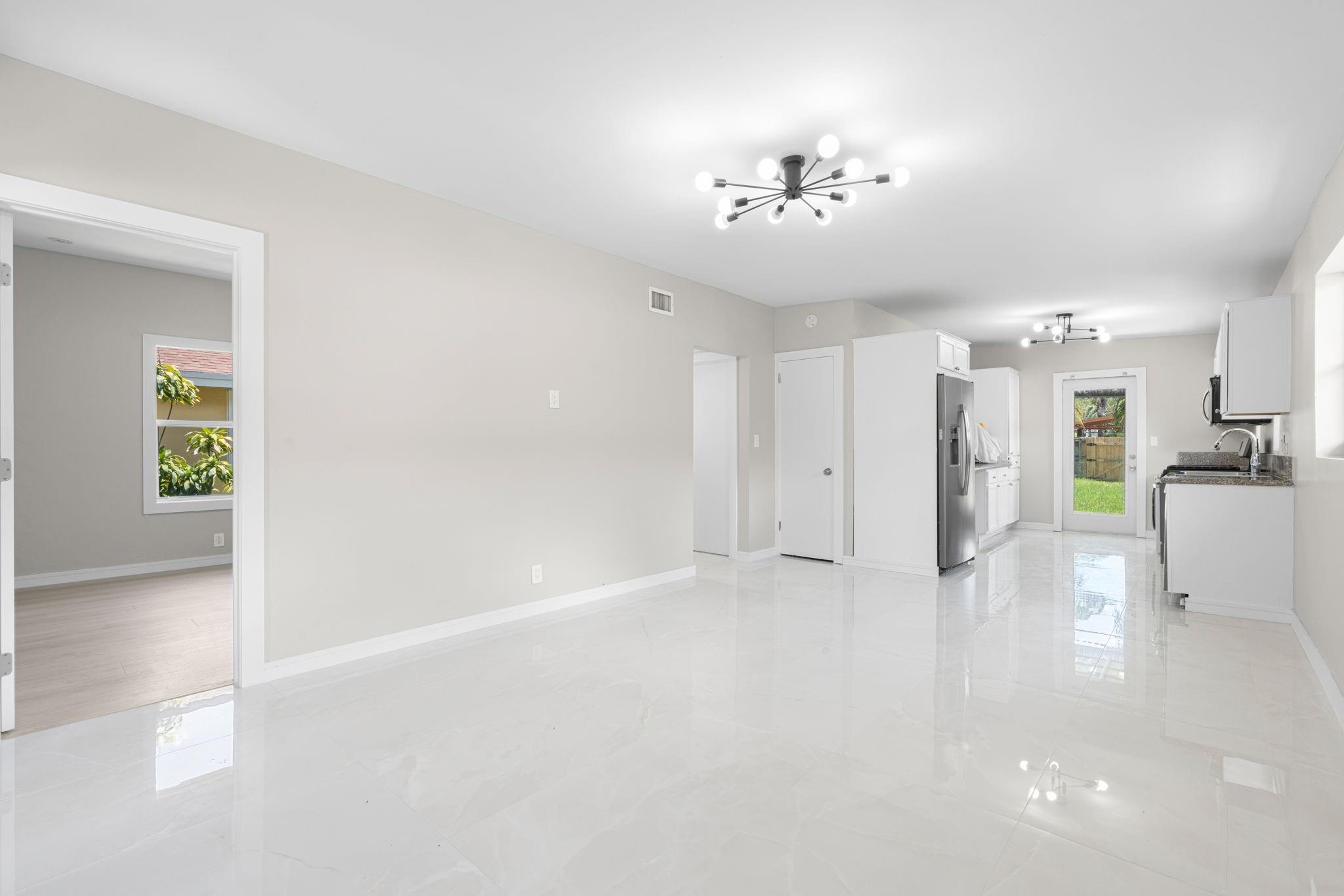 Hollywood 1-21 B - Residential Lease