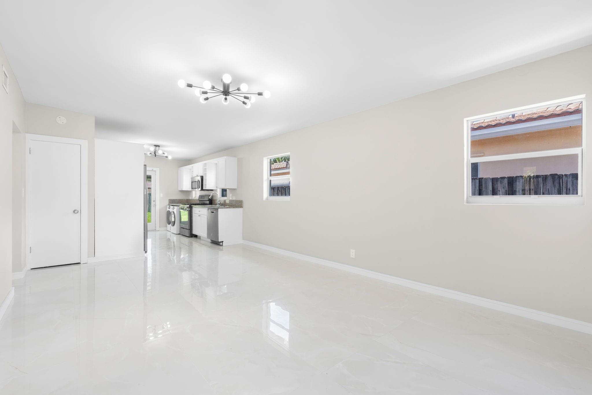 Hollywood 1-21 B - Residential Lease