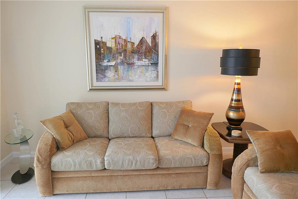 VILLAGE ROYALE ON THE GRE - Residential