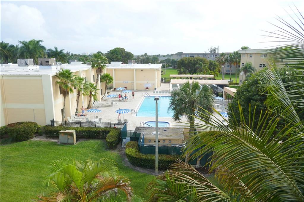 VILLAGE ROYALE ON THE GRE - Residential