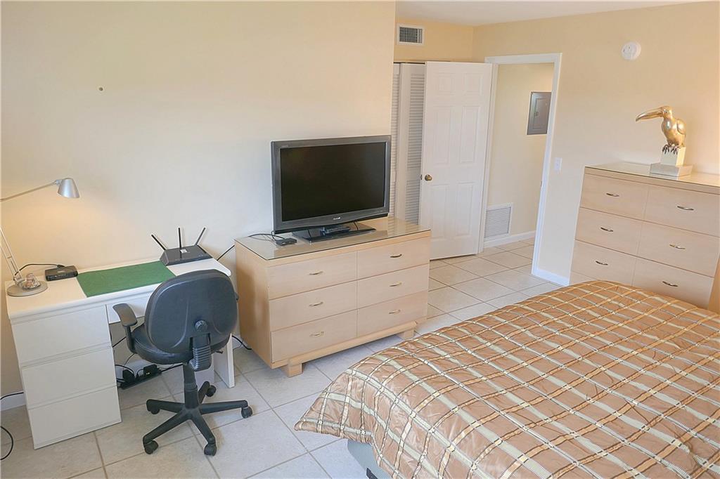 VILLAGE ROYALE ON THE GRE - Residential