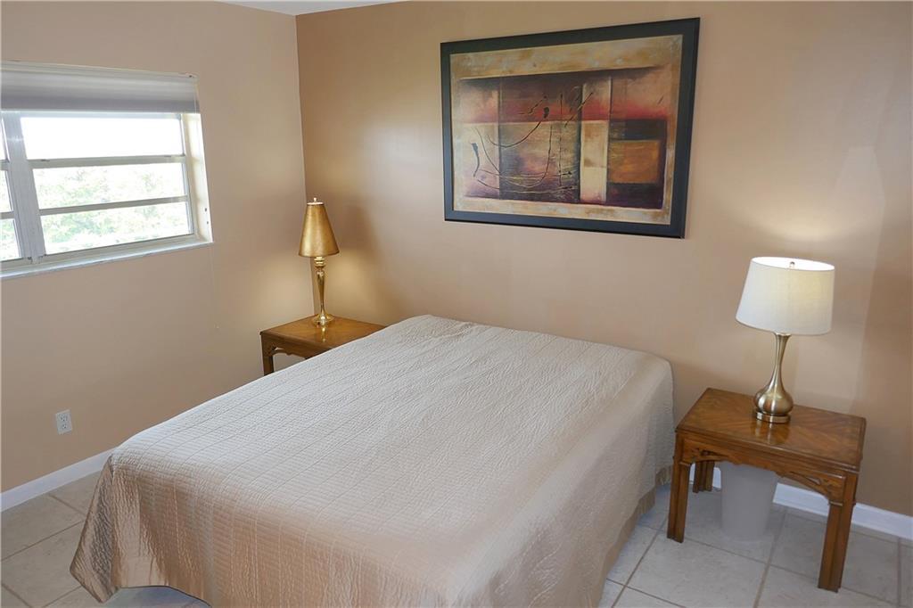 VILLAGE ROYALE ON THE GRE - Residential