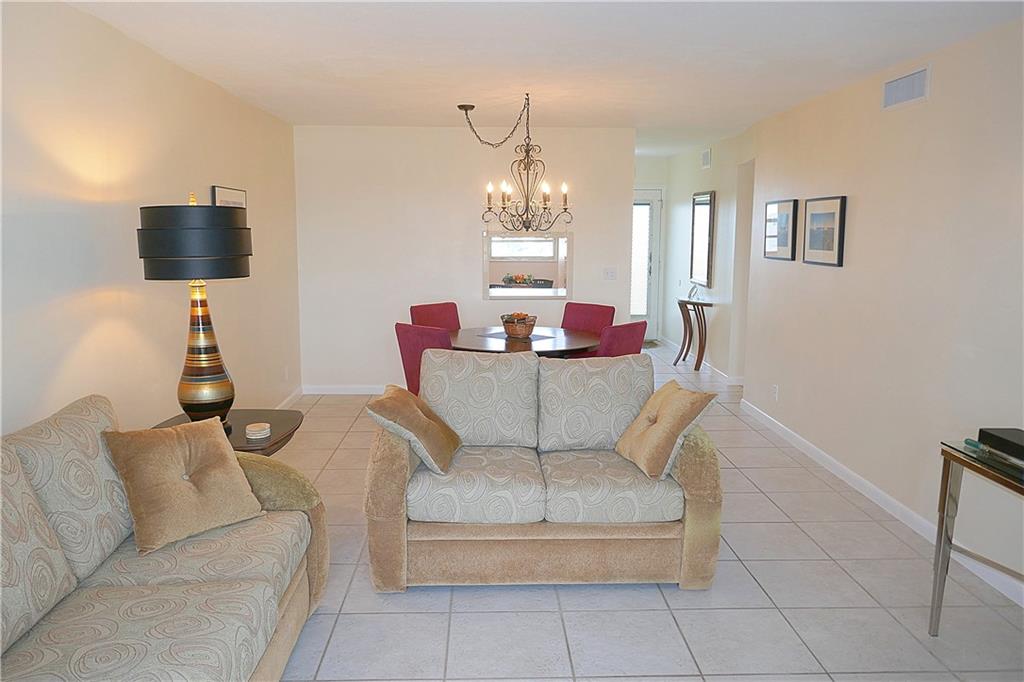 VILLAGE ROYALE ON THE GRE - Residential