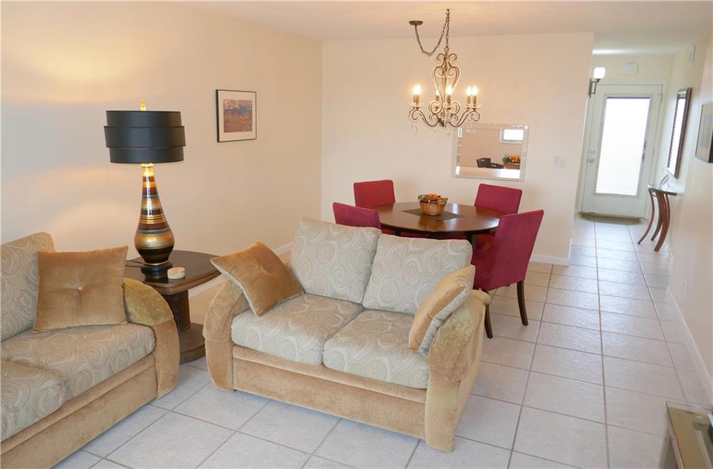 VILLAGE ROYALE ON THE GRE - Residential