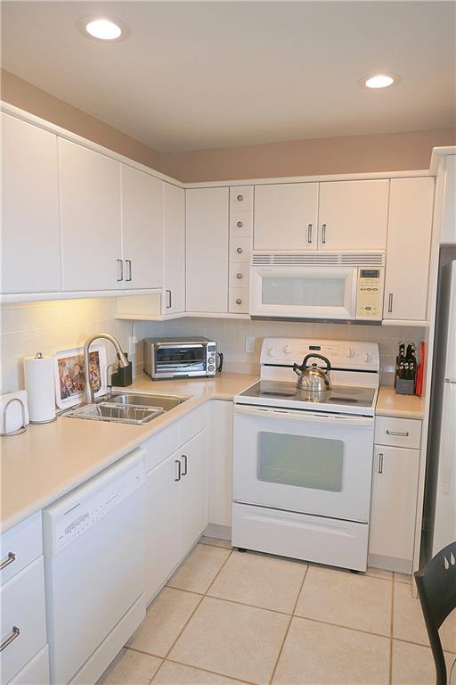 VILLAGE ROYALE ON THE GRE - Residential