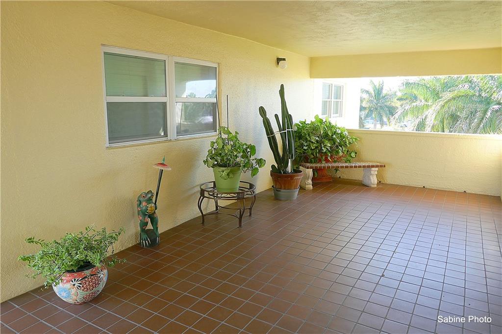 VILLAGE ROYALE ON THE GRE - Residential