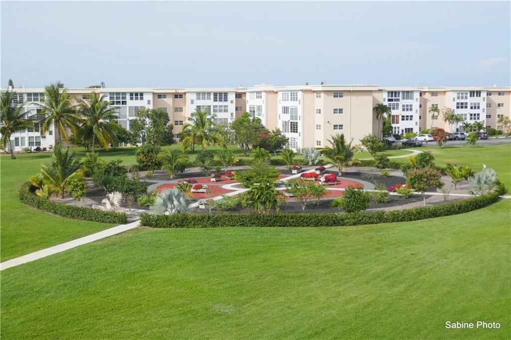 VILLAGE ROYALE ON THE GRE - Residential