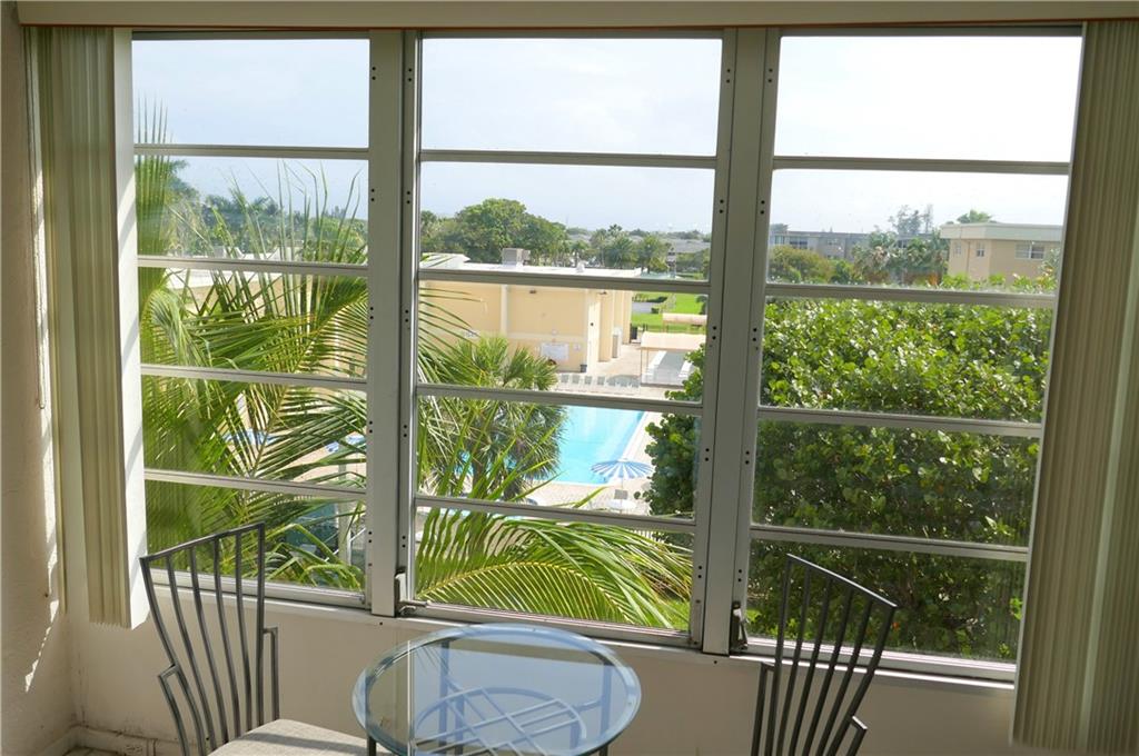 VILLAGE ROYALE ON THE GRE - Residential