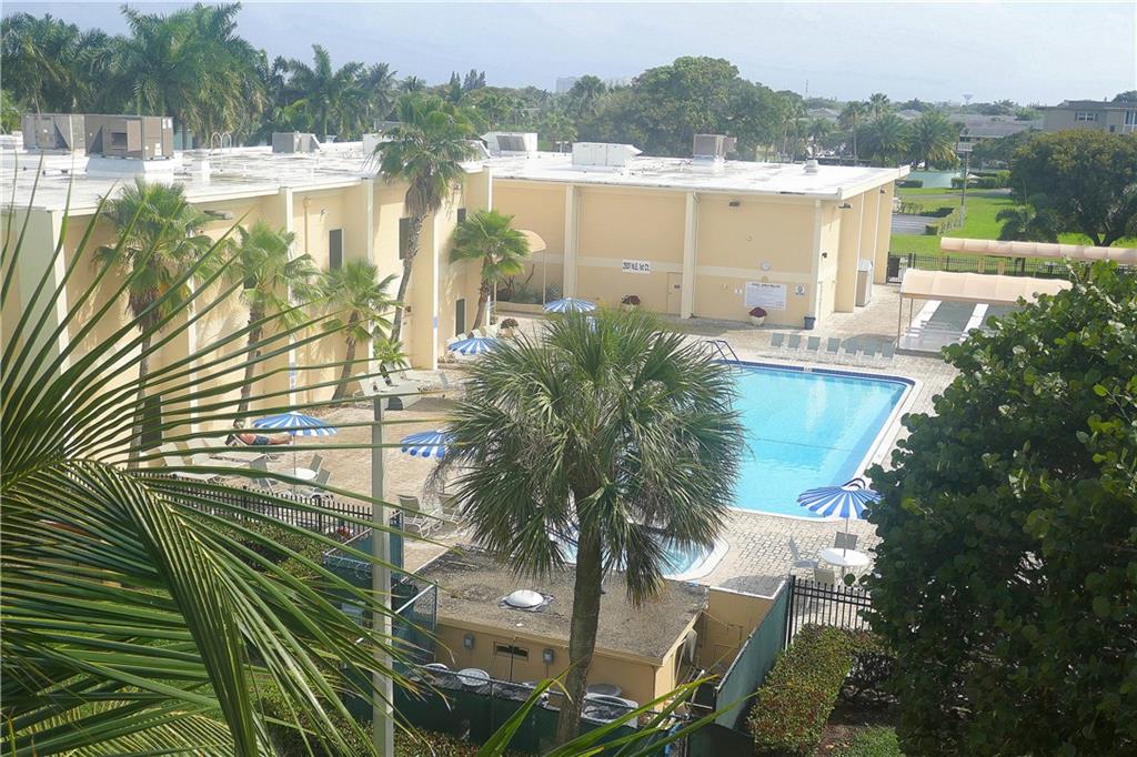 VILLAGE ROYALE ON THE GRE - Residential