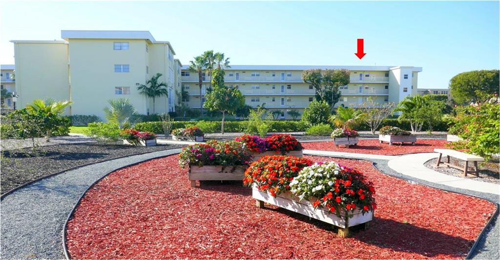 VILLAGE ROYALE ON THE GRE - Residential