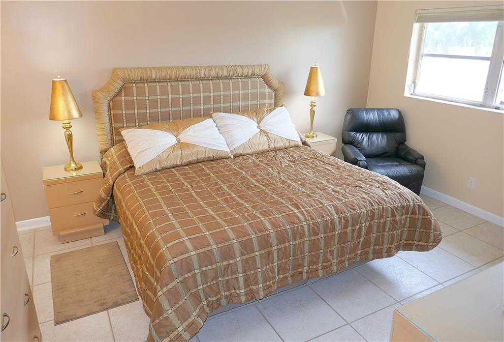 VILLAGE ROYALE ON THE GRE - Residential