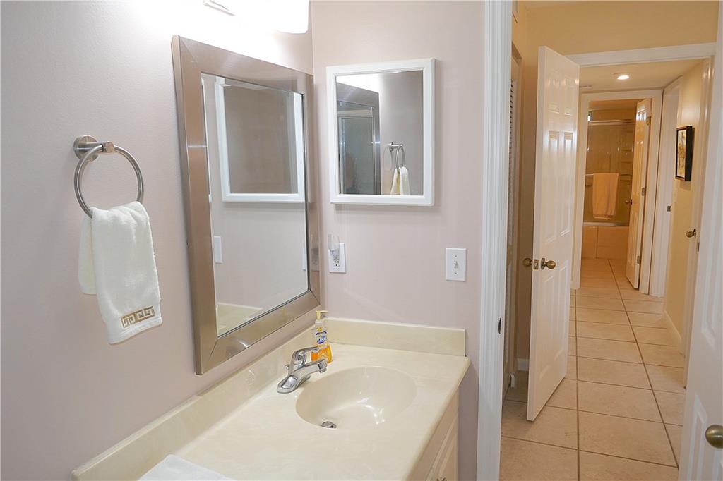 VILLAGE ROYALE ON THE GRE - Residential