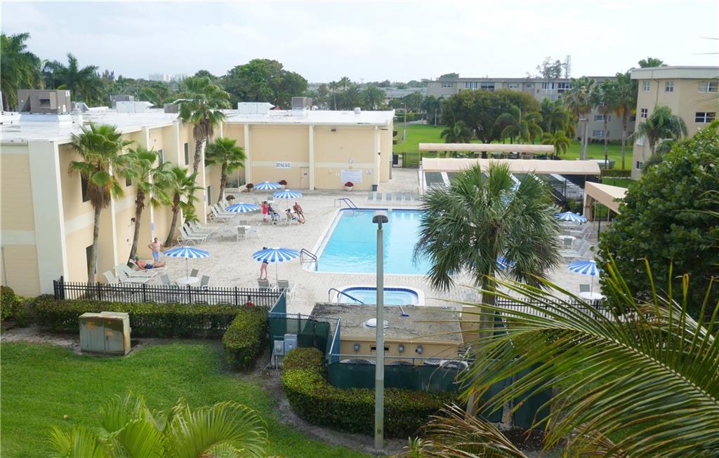 VILLAGE ROYALE ON THE GRE - Residential