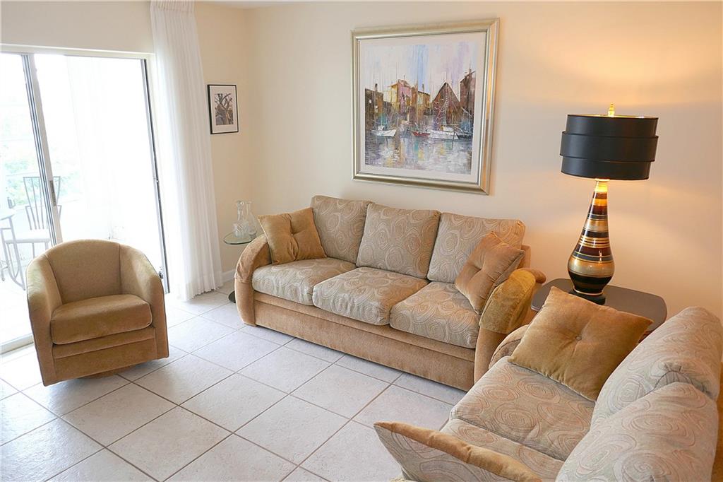 VILLAGE ROYALE ON THE GRE - Residential