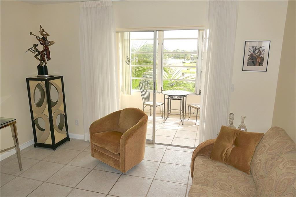 VILLAGE ROYALE ON THE GRE - Residential