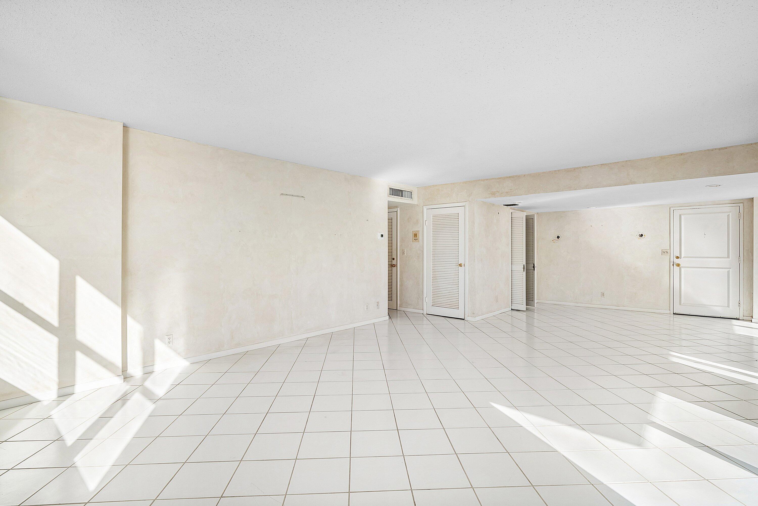 PORTOFINO CONDO PT OF LTS 15 AND 16,JARVIS PAR - Residential