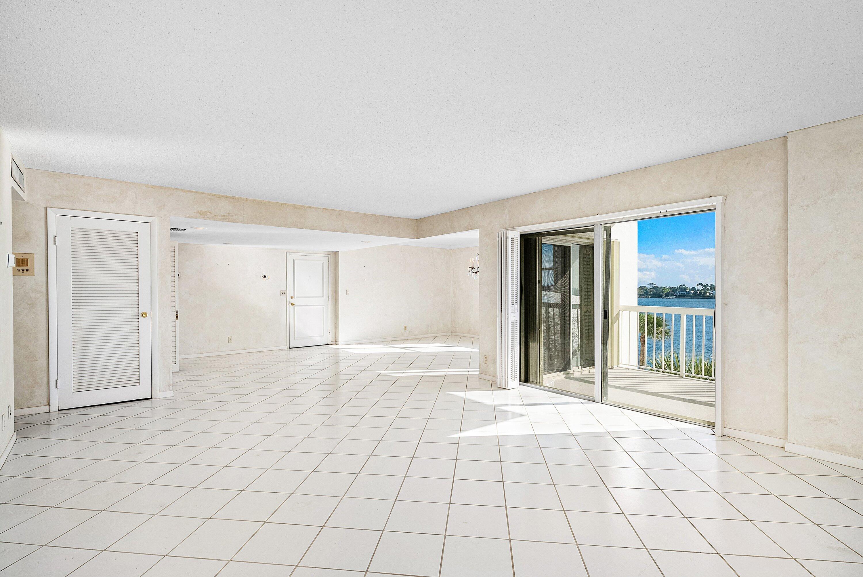 PORTOFINO CONDO PT OF LTS 15 AND 16,JARVIS PAR - Residential