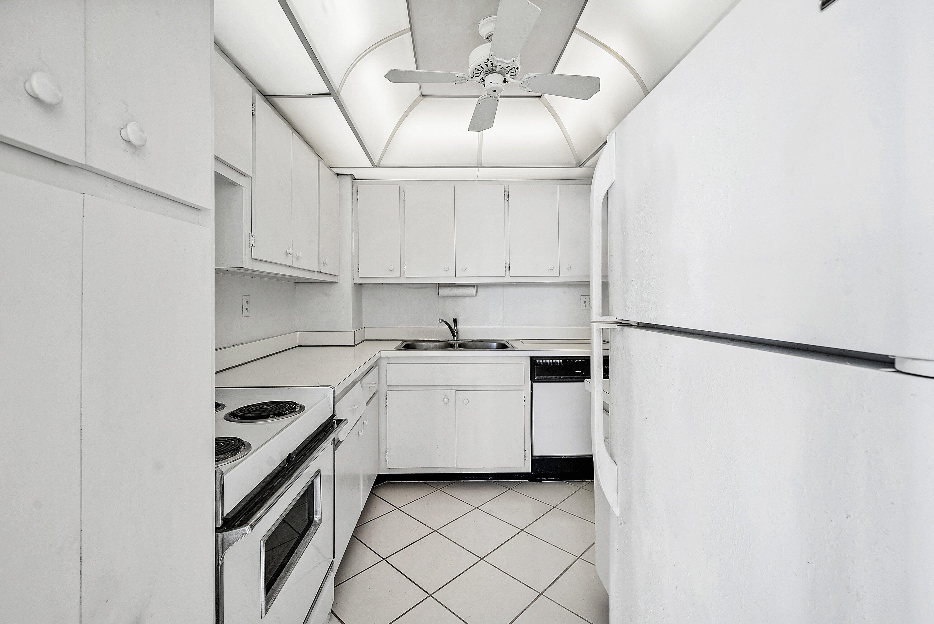 PORTOFINO CONDO PT OF LTS 15 AND 16,JARVIS PAR - Residential