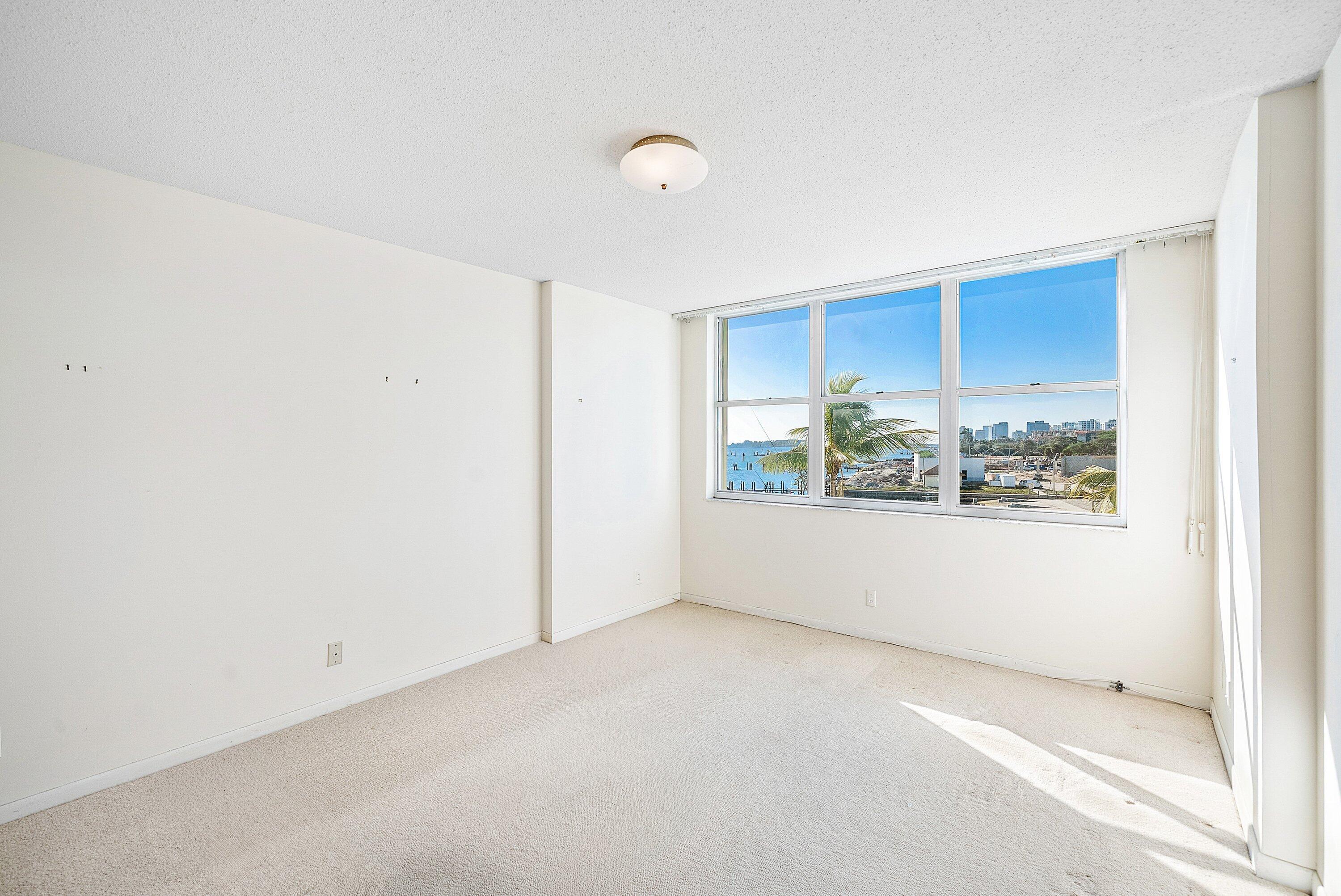 PORTOFINO CONDO PT OF LTS 15 AND 16,JARVIS PAR - Residential