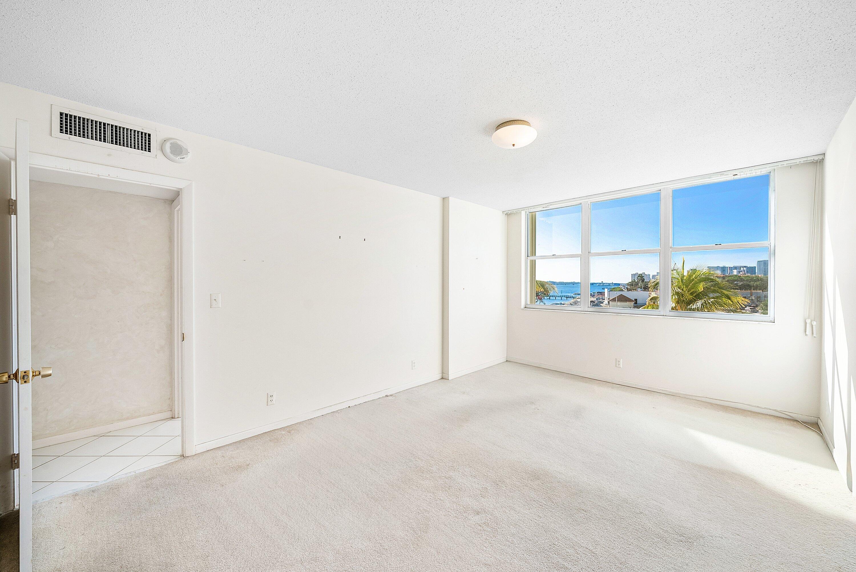 PORTOFINO CONDO PT OF LTS 15 AND 16,JARVIS PAR - Residential