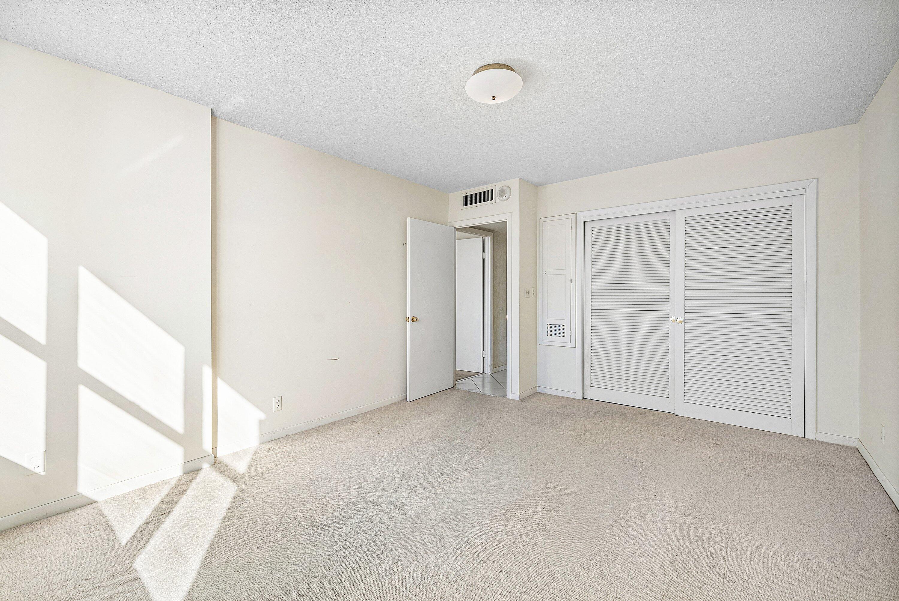 PORTOFINO CONDO PT OF LTS 15 AND 16,JARVIS PAR - Residential