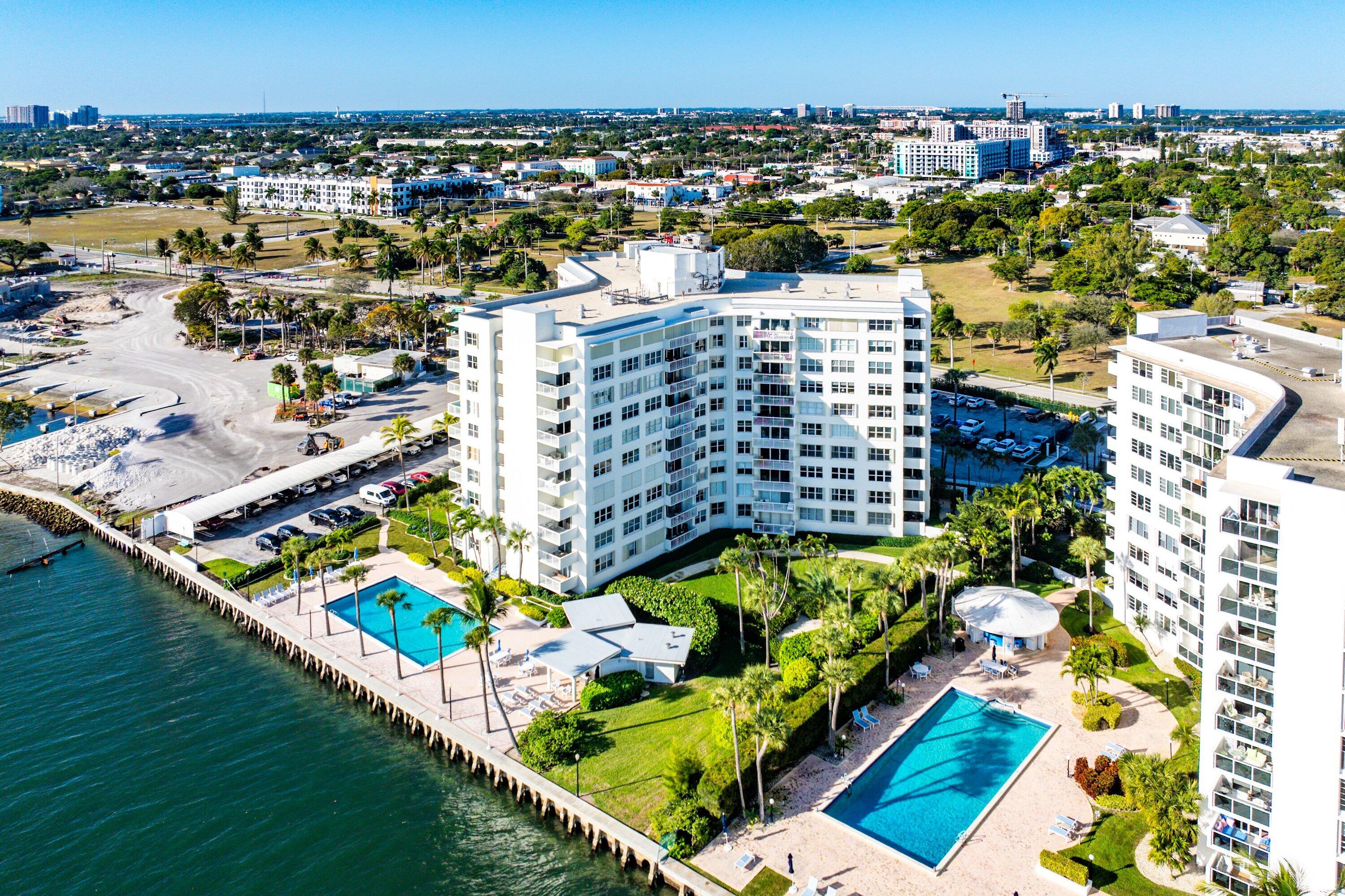 PORTOFINO CONDO PT OF LTS 15 AND 16,JARVIS PAR - Residential