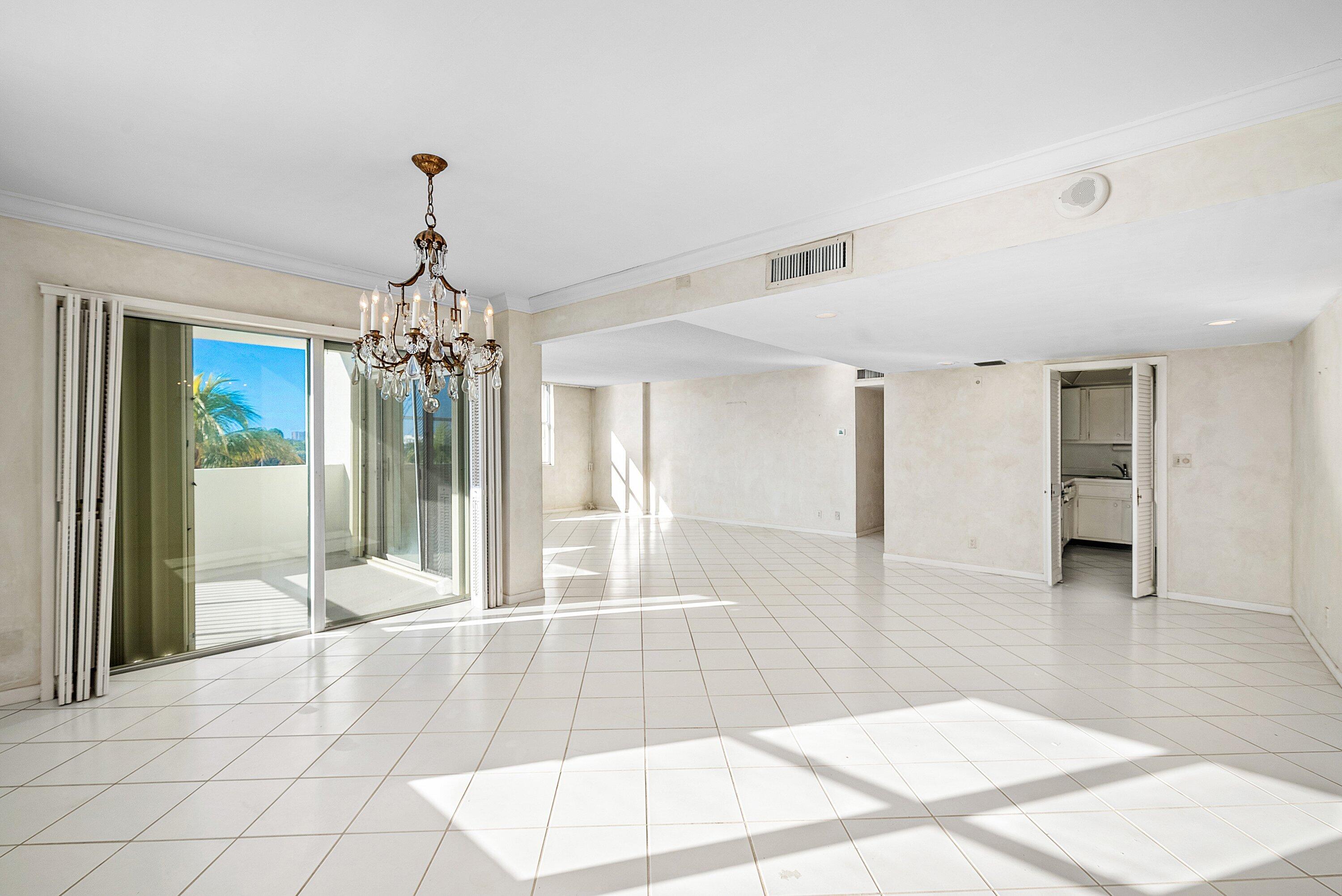 PORTOFINO CONDO PT OF LTS 15 AND 16,JARVIS PAR - Residential