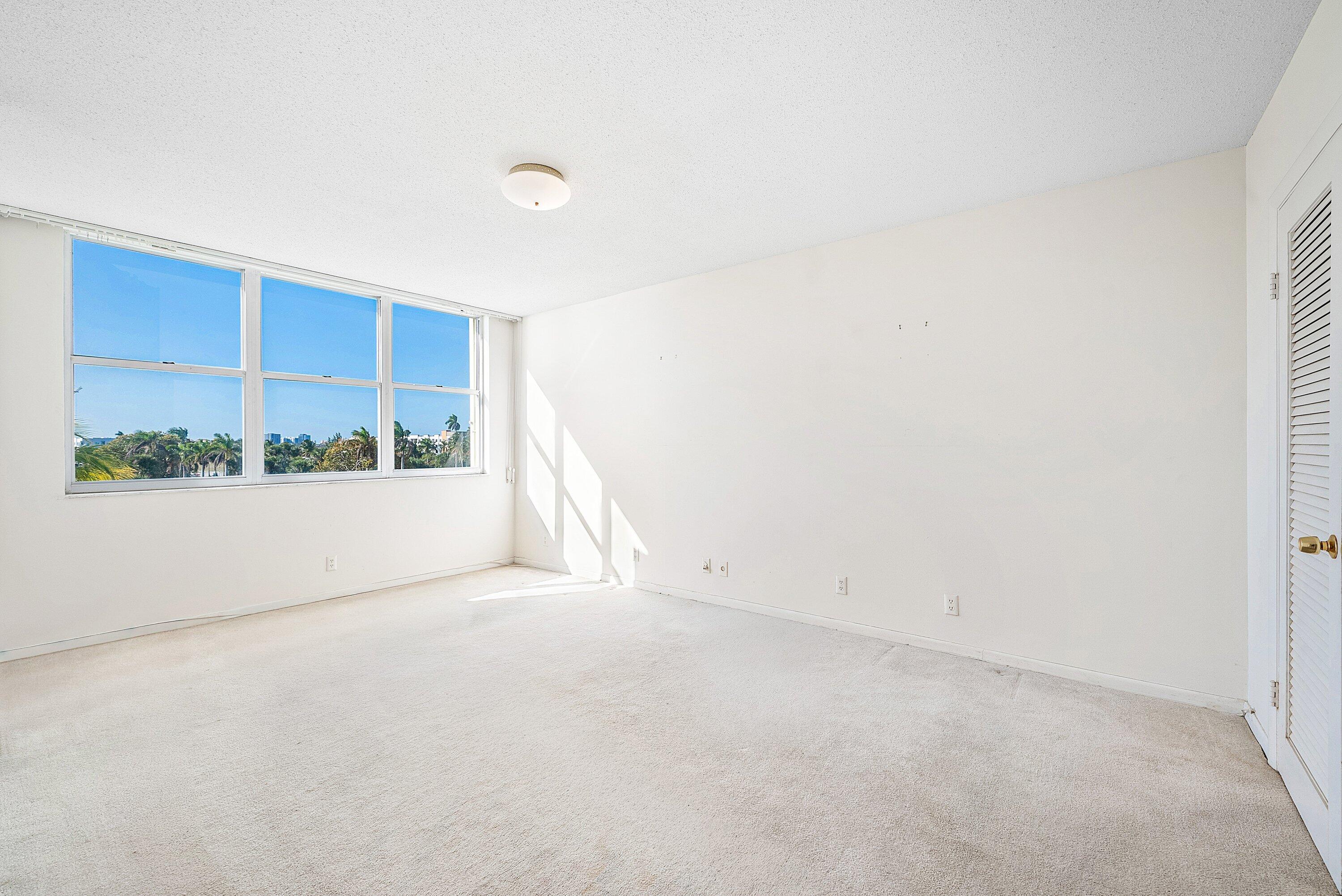 PORTOFINO CONDO PT OF LTS 15 AND 16,JARVIS PAR - Residential