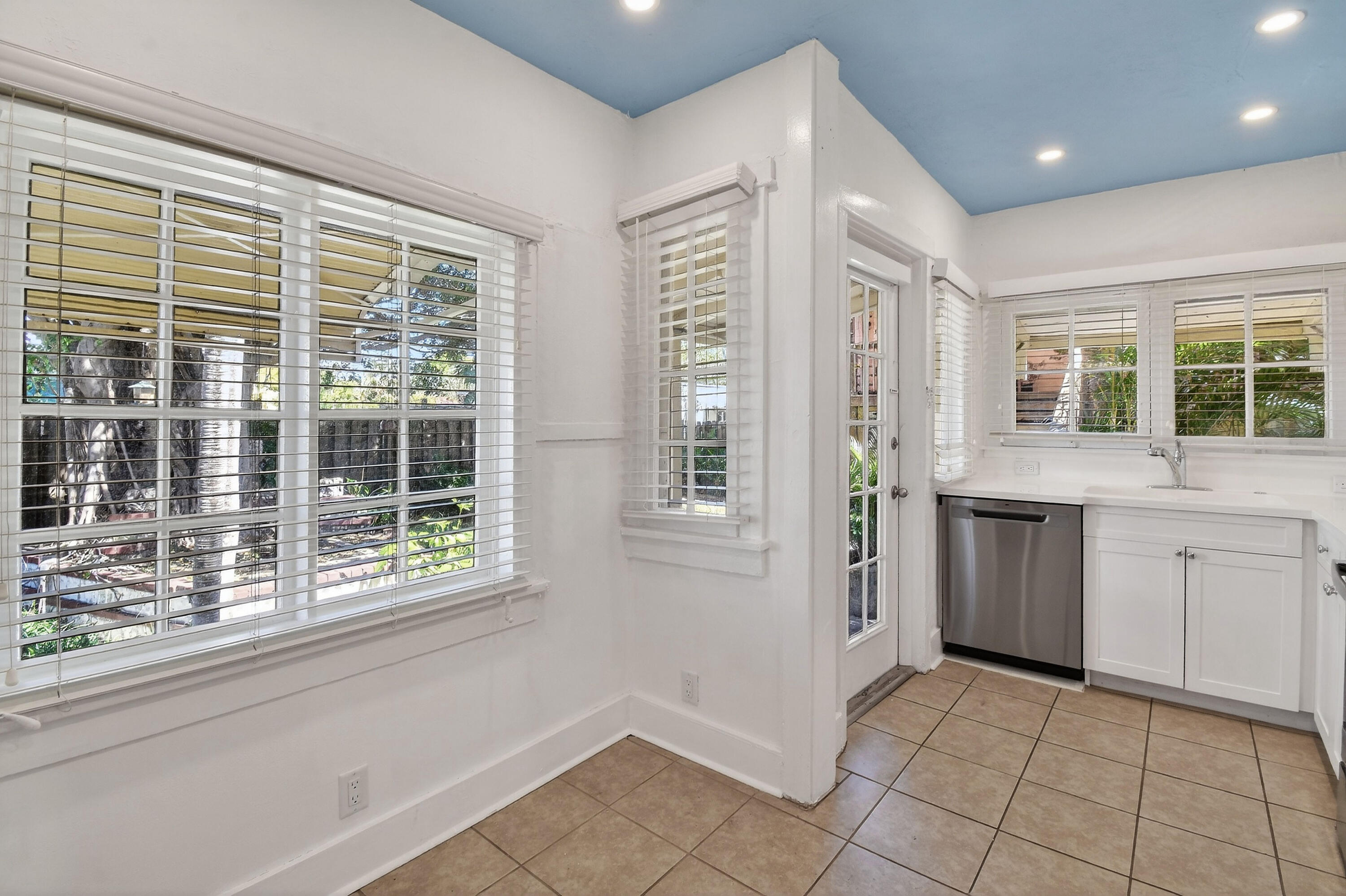 LAKE WORTH TOWN OF - Residential Lease