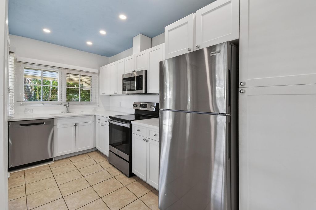 Photo of 208 S K Street, Lake Worth Beach, FL 33460 (MLS # R11168589)