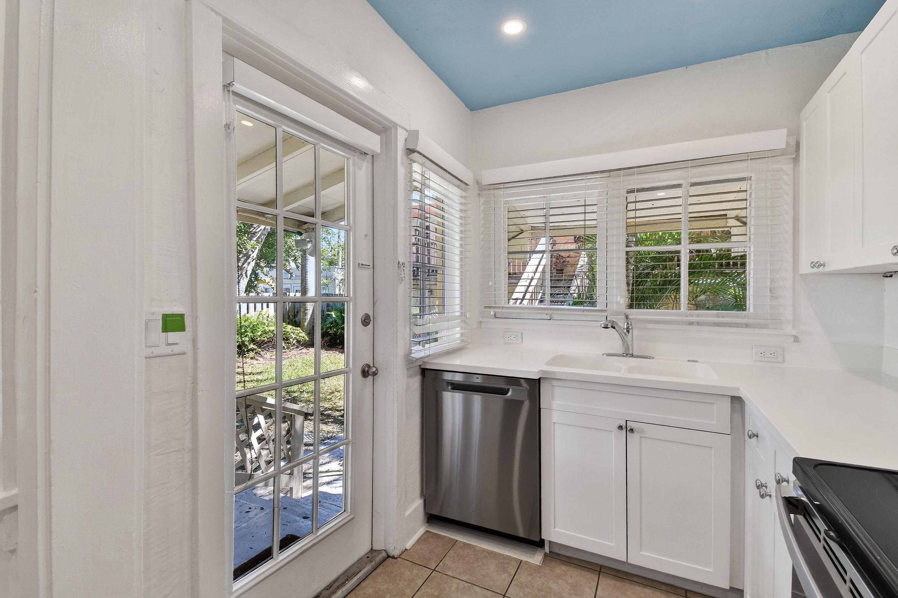 LAKE WORTH TOWN OF - Residential Lease