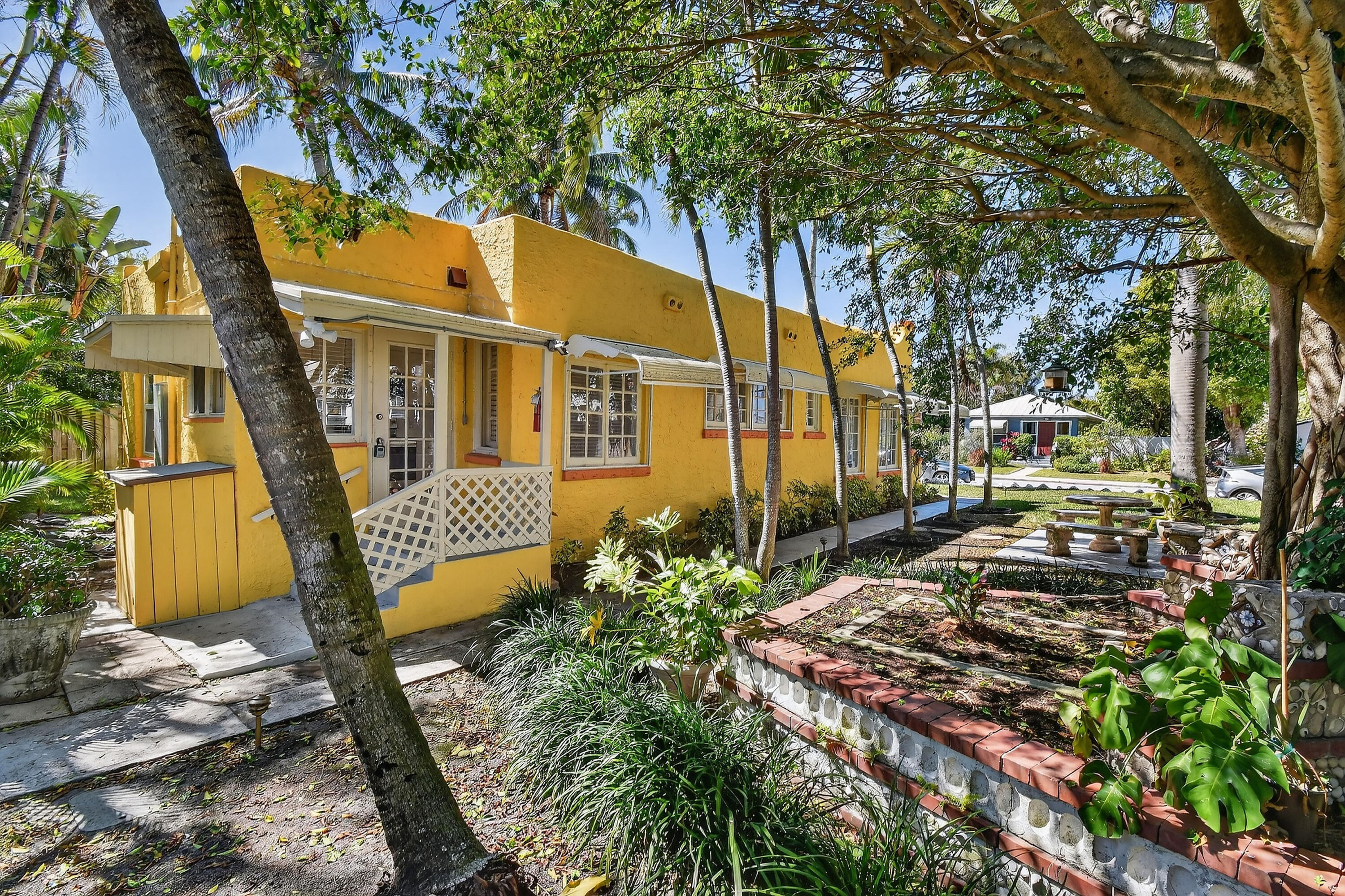 LAKE WORTH TOWN OF - Residential Lease