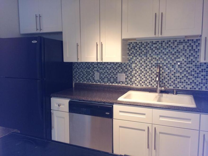 BACK ON MARKET!! INVESTORS WELCOME!! YOU CAN LEASE IMMEDIATELY! REMODELED 2/1! LOTS OF WINDOWS FOR A NICE & BRIGHT UNIT. VAULTED CEILINGS. TILE THRUOUT LIVING AREAS. WOOD FLOORS IN MASTER BEDROOM. HUGE WALK-IN CLOSET. KITCHEN HAS NEWER COUNTERS, TILE BACKSPLASH AND CABINETS. NEWER VANITY, FIXTURES & TILE IN BATHROOM. 2ND BEDROOM IS VERY SMALL, BUT COULD ALSO BE USED AS A DEN OR OFFICE. HUGE LAUNDRY ROOM WITH FULL SIZE WASHER AND DRYER AND LOTS OF STORAGE SPACE. THERE ARE 2 EXTRA CLOSETS IN THIS UNIT FOR ADDED STORAGE. HOA ALLOWS 1 PET UP TO 40#. NO PIT BULLS. HOA CHARGES $100 NON-REFUNABLE PET FEE. HOA CHARGES $1OO PER PERSON OR MARRIED COUPLE PLUS $75 EACH FOR APPROVAL PROCESS. WATER IS INCLUDED IN THE MAINTENANCE! ALL AGES COMMUNITY! GREAT FOR INVESTORS...UNIT CAN BE RENTED IMMEDIATELY!!