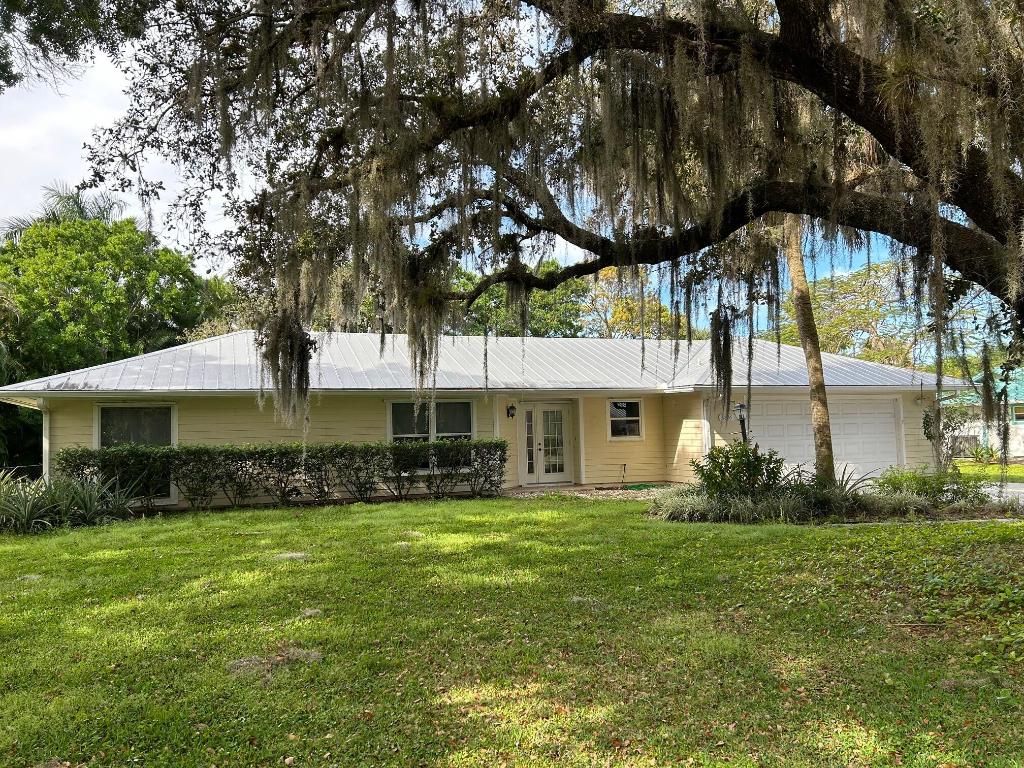 Photo of 6826 SW Chase Court, Stuart, FL 34997 (MLS # R10963233)