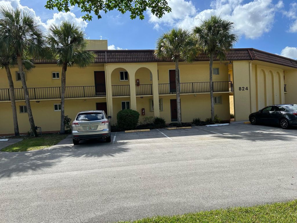 Photo of 824 SW 9 St Circle #203, Boca Raton, FL 33486 (MLS # R11112918)