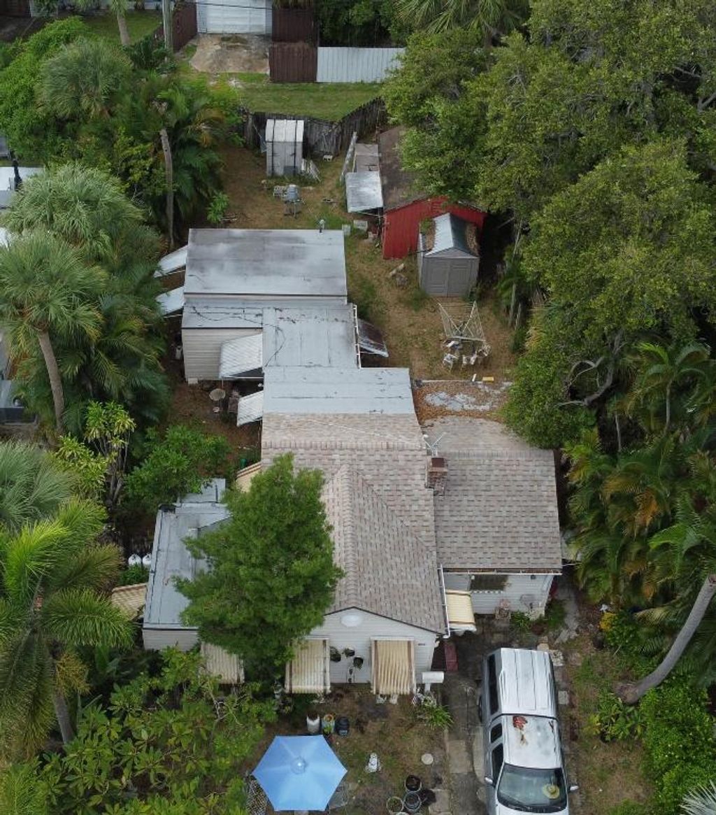 Photo of 809 N Lakeside Drive, Lake Worth Beach, FL 33460 (MLS # R11131670)