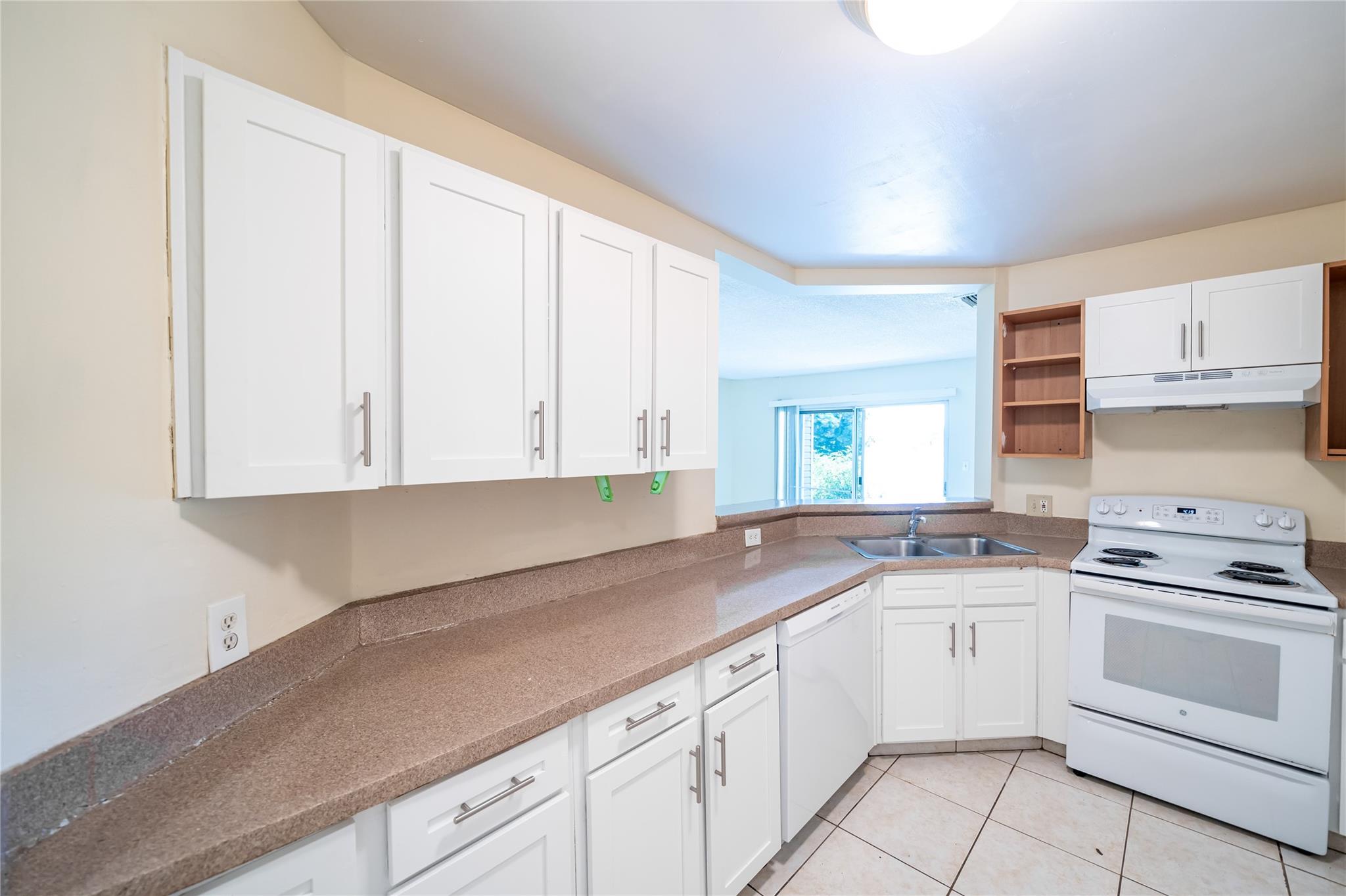 Summer Lake Condo - Residential Lease