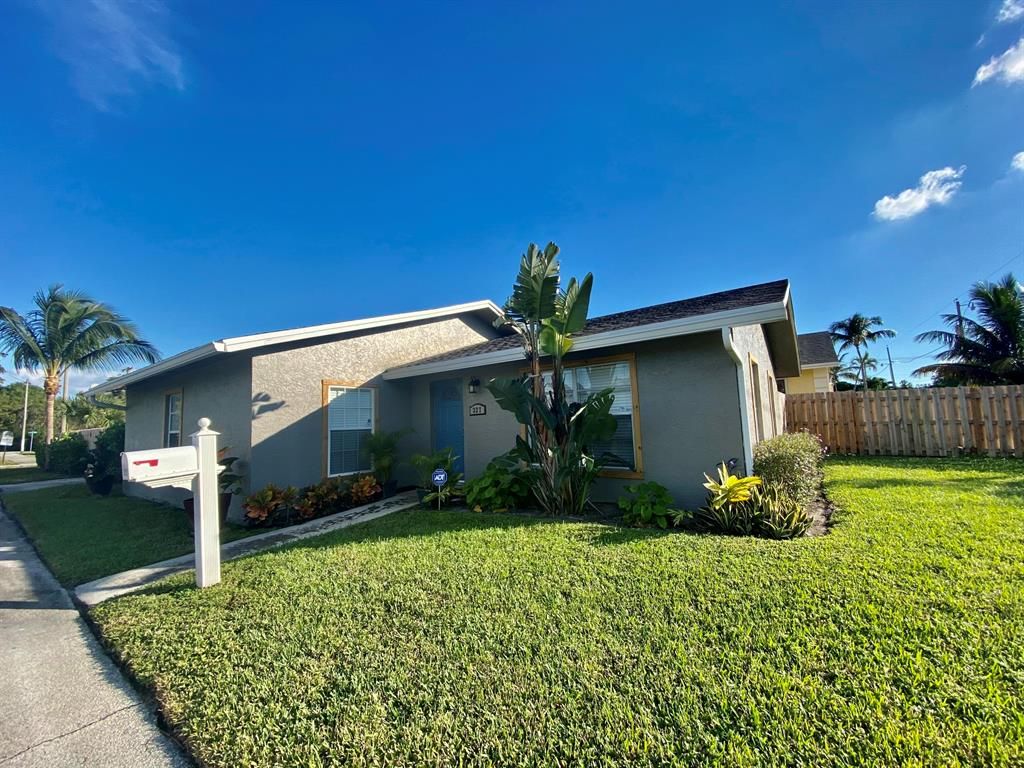Photo of 327 NW 2nd Avenue, Delray Beach, FL 33444 (MLS # R10705518)