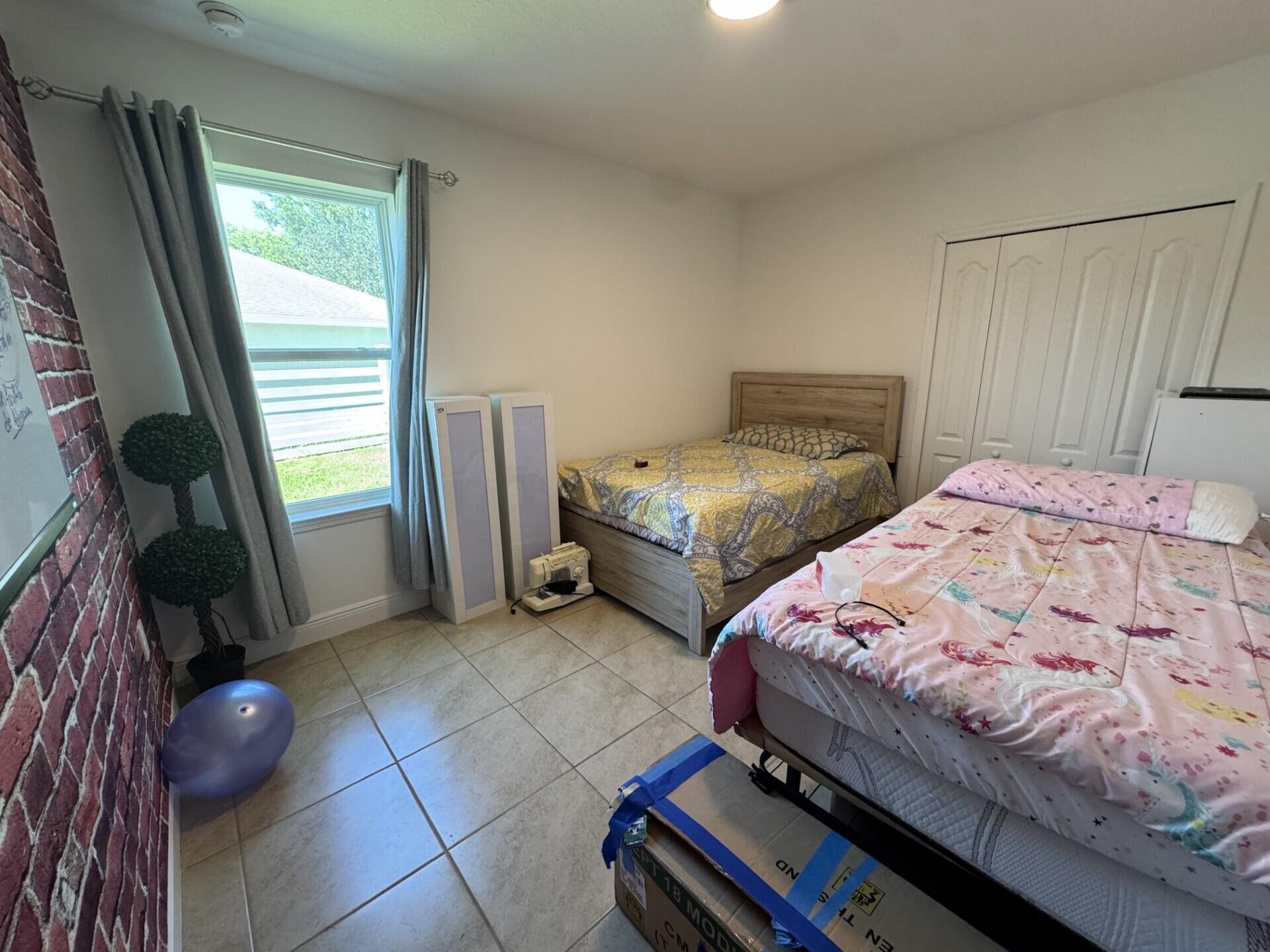 PORT ST LUCIE-SECTION 47- - Residential