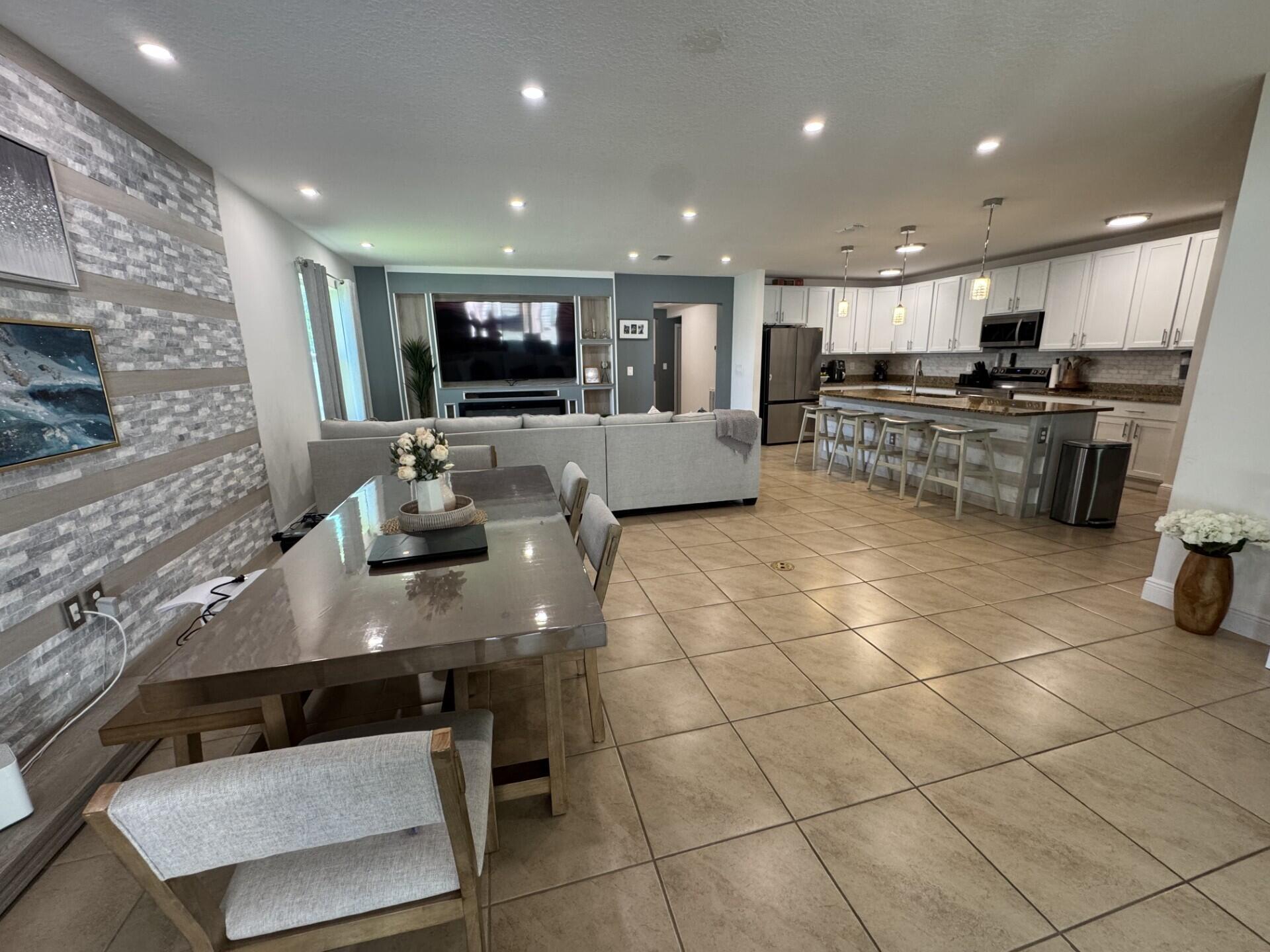 PORT ST LUCIE-SECTION 47- - Residential