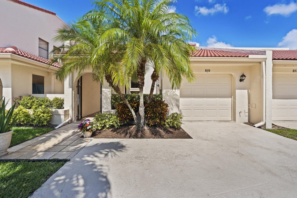 Photo of 819 Windermere Way, Palm Beach Gardens, FL 33418 (MLS # B26080080)