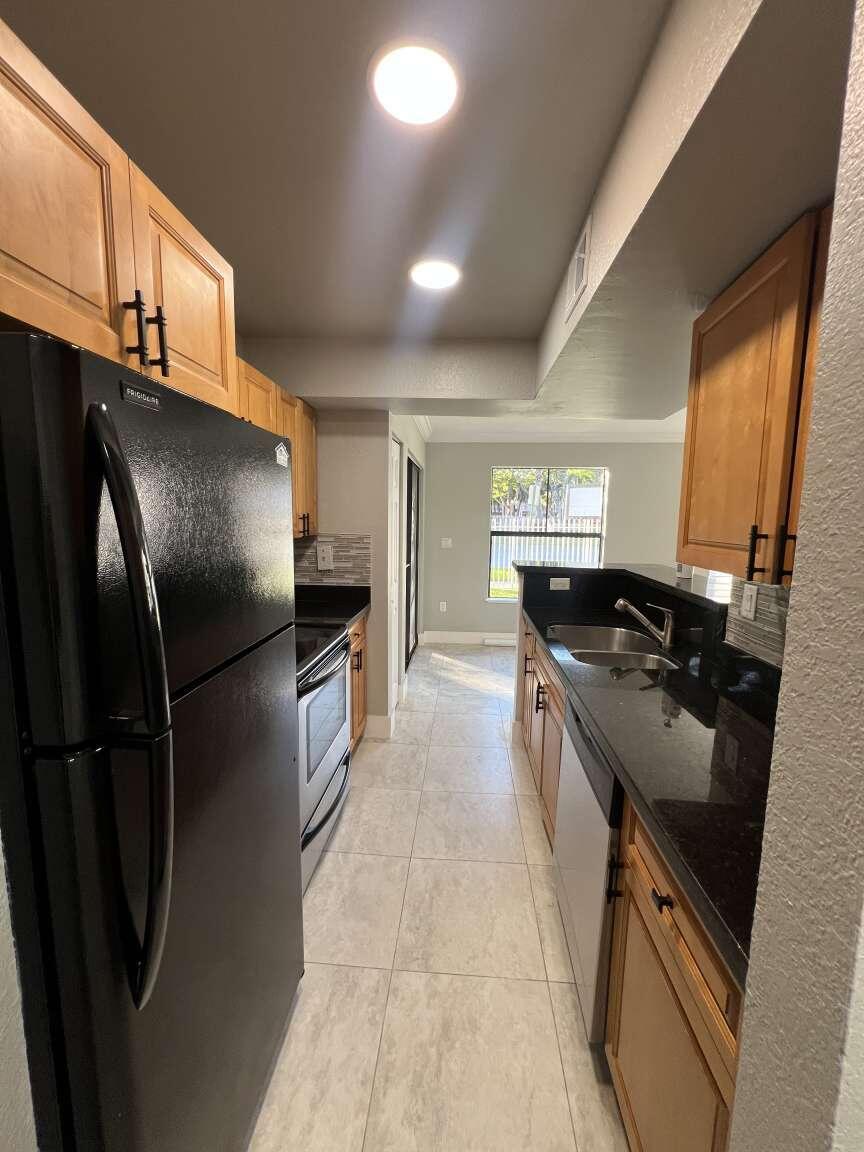 VISTA LAGO AT THE HAMMOCKS CONDO - Residential Lease