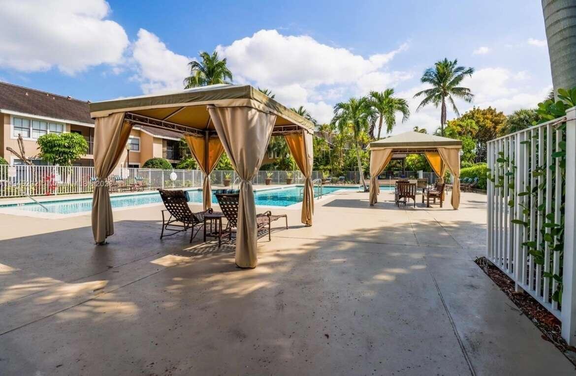 VISTA LAGO AT THE HAMMOCKS CONDO - Residential Lease