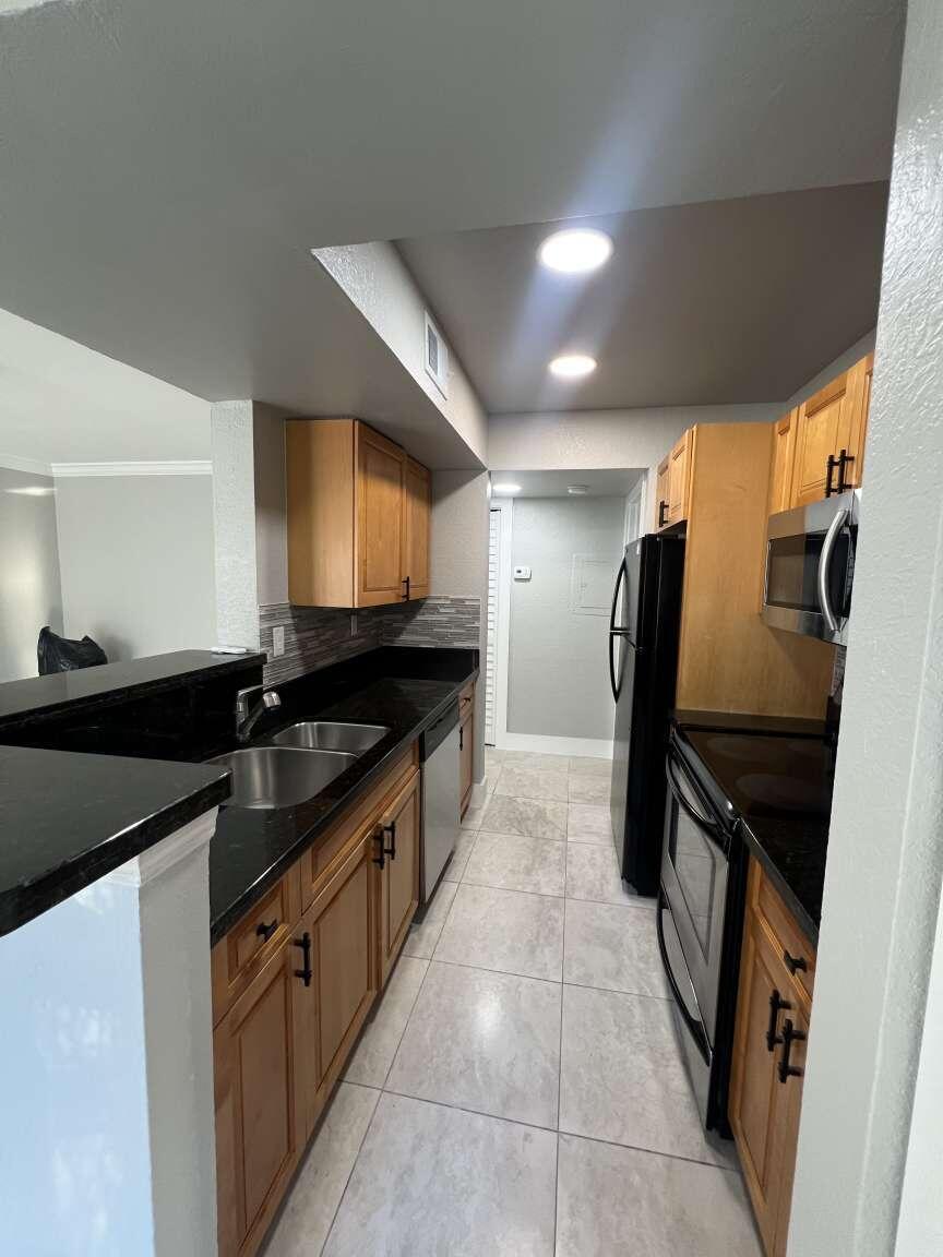 VISTA LAGO AT THE HAMMOCKS CONDO - Residential Lease