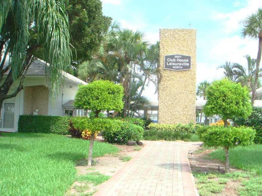 REMODELED 2BEDS/1BATH UNIT.NEW KITCHEN CABINETS, GRANITE COUNTERTOPS,SS APPLIANCE, UPGRADED BATHROOM, LAMINATE WOOD FLOORING. ENCLOSED BALCONY OVERLOOKS GOLF COURSE. COMMUNITY POOL, GYM! 55+ NO LEASING FOR 1ST 2 YEARS OF OWNERSHIP.