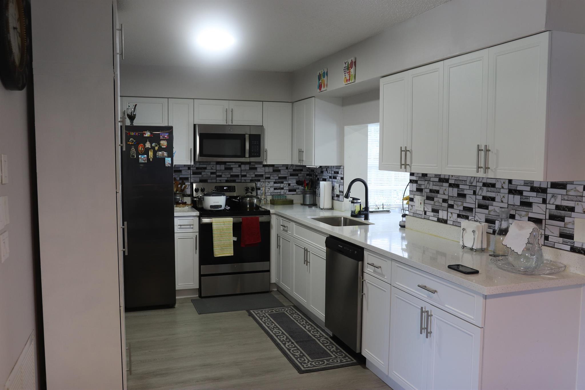 Will not last long, Updated 3 Bedroom, 3 bathroom ranch home priced to sell. This neighborhood is conveniently located near restaurants and shopping.