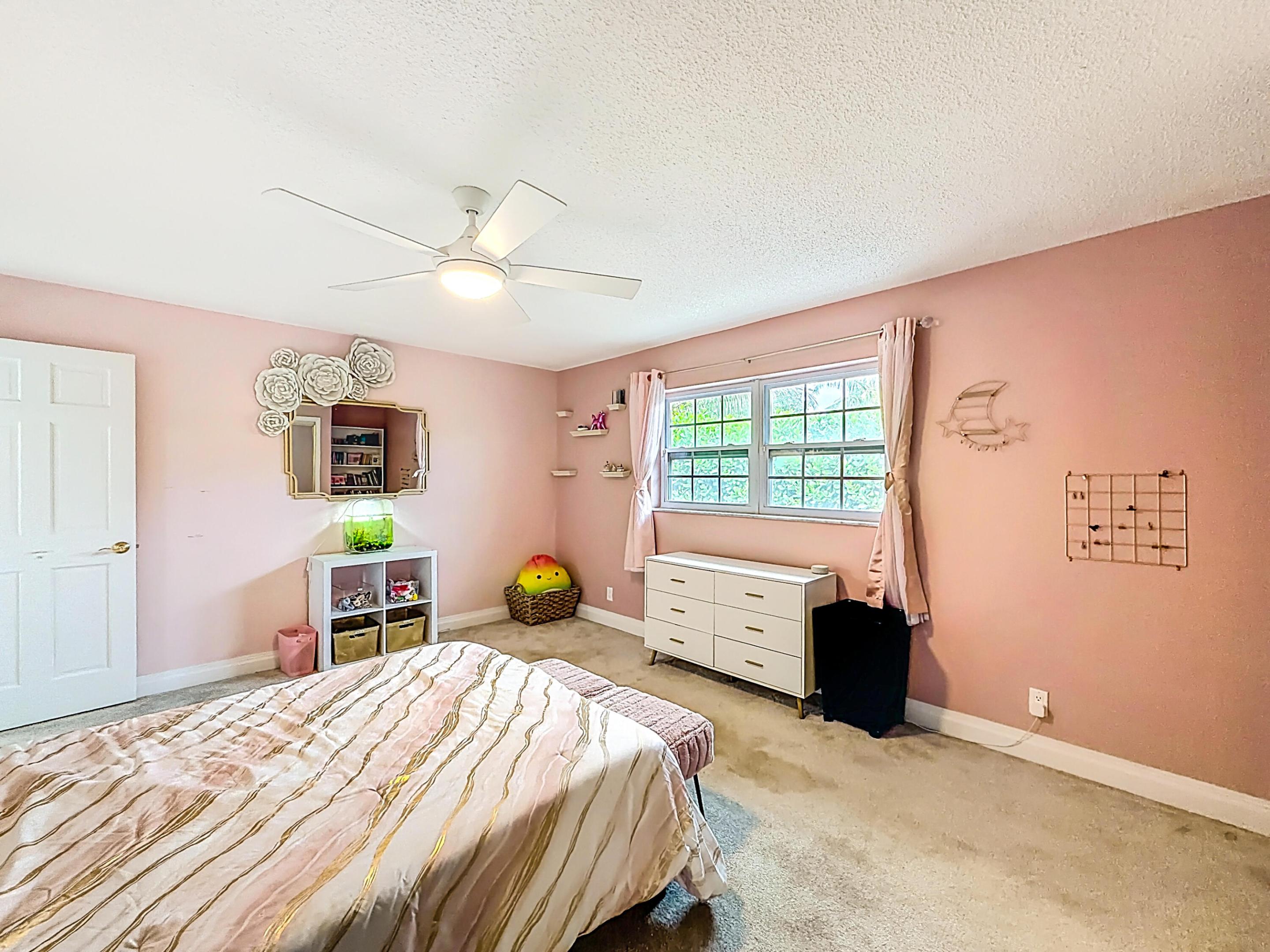 CORAL SPRINGS LAKES - Residential