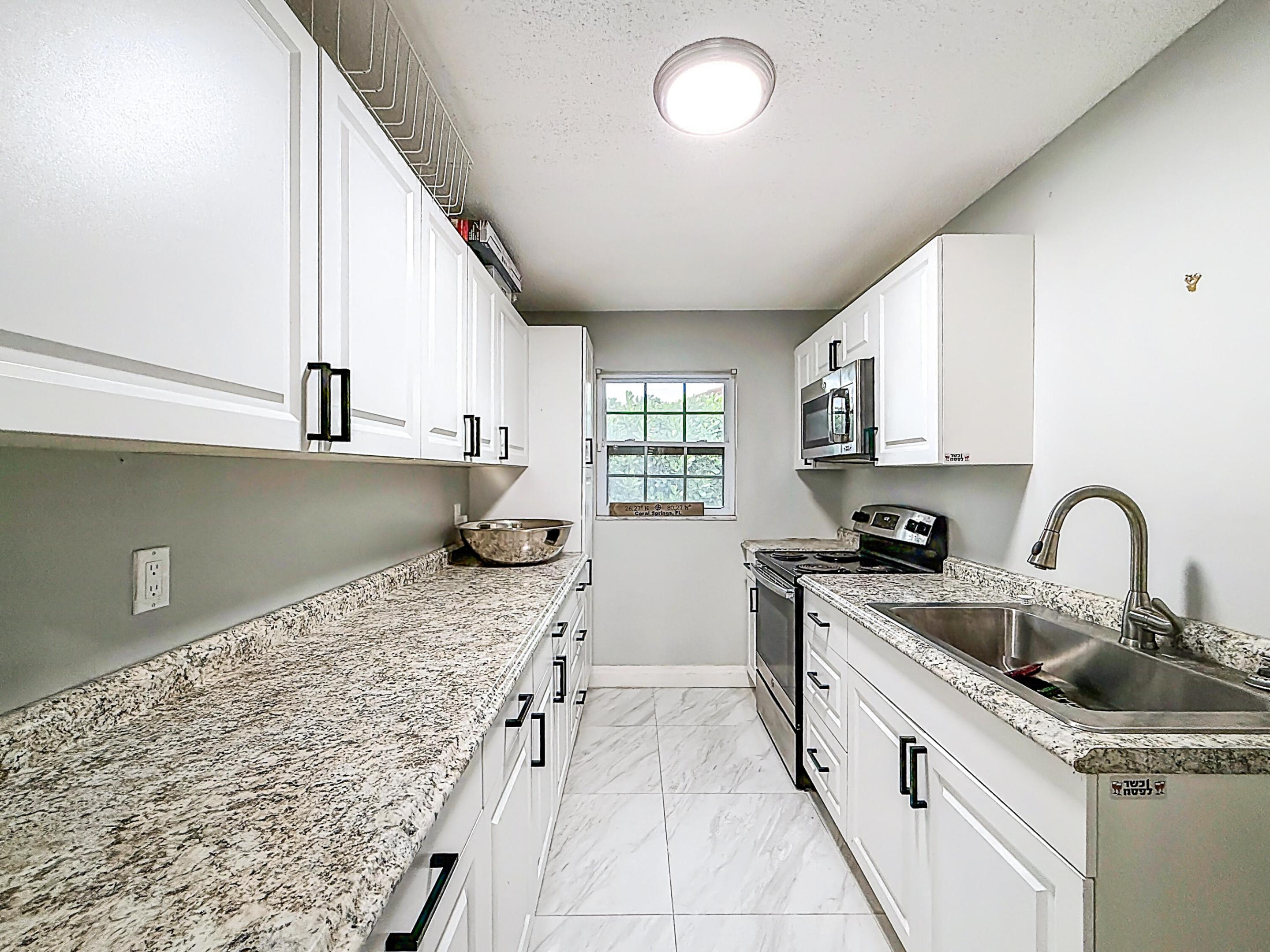 CORAL SPRINGS LAKES - Residential