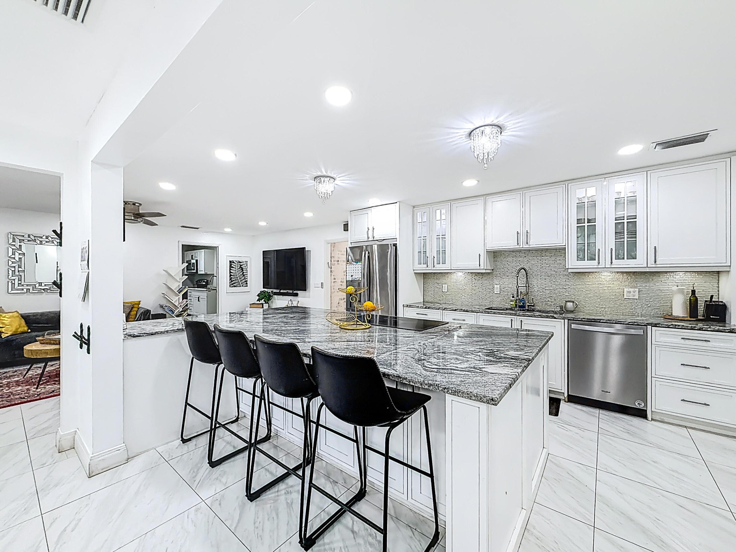 CORAL SPRINGS LAKES - Residential