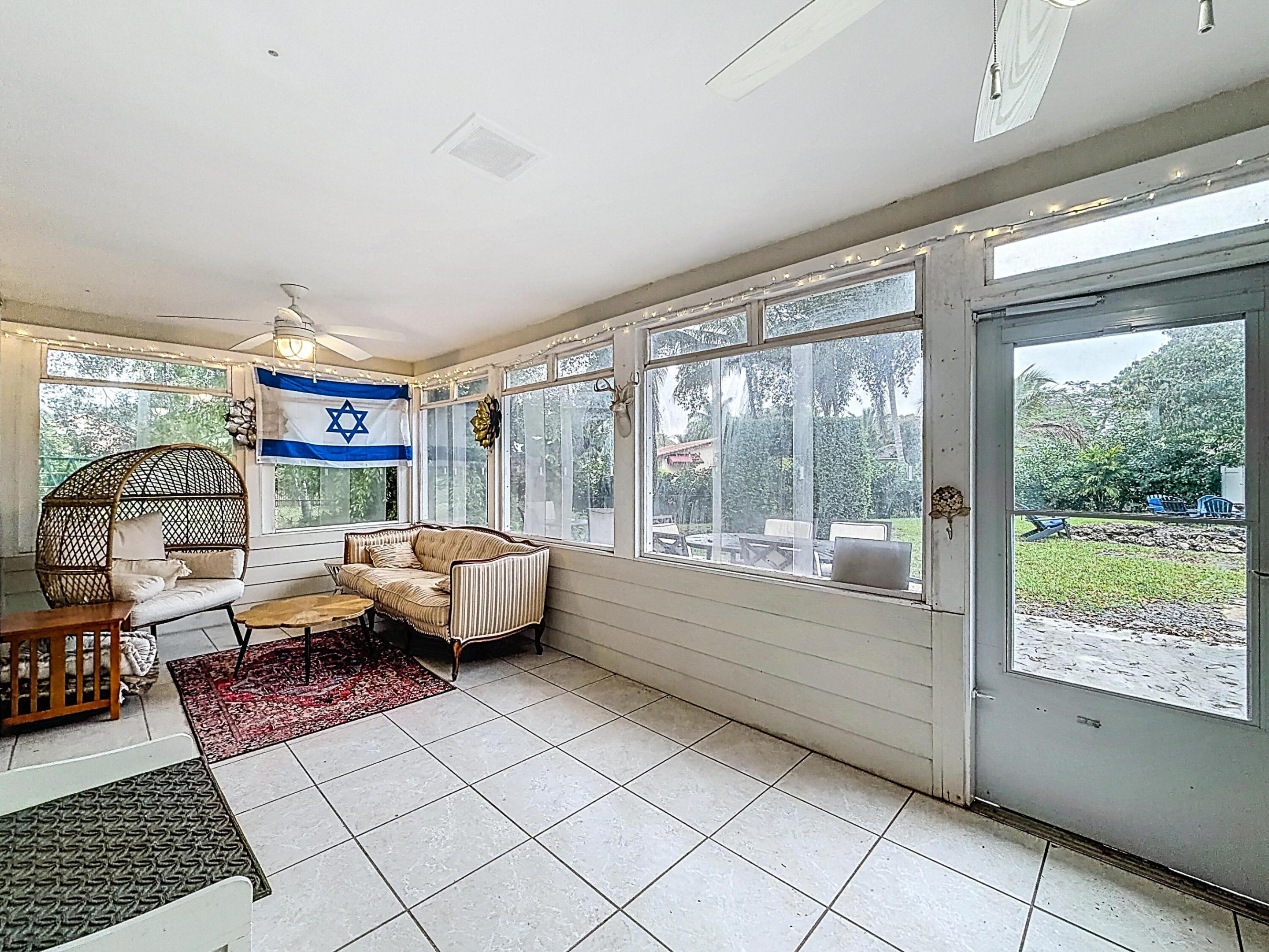 CORAL SPRINGS LAKES - Residential